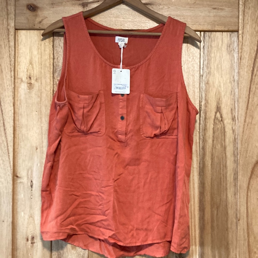 NWT Sleeveless Top Size Large